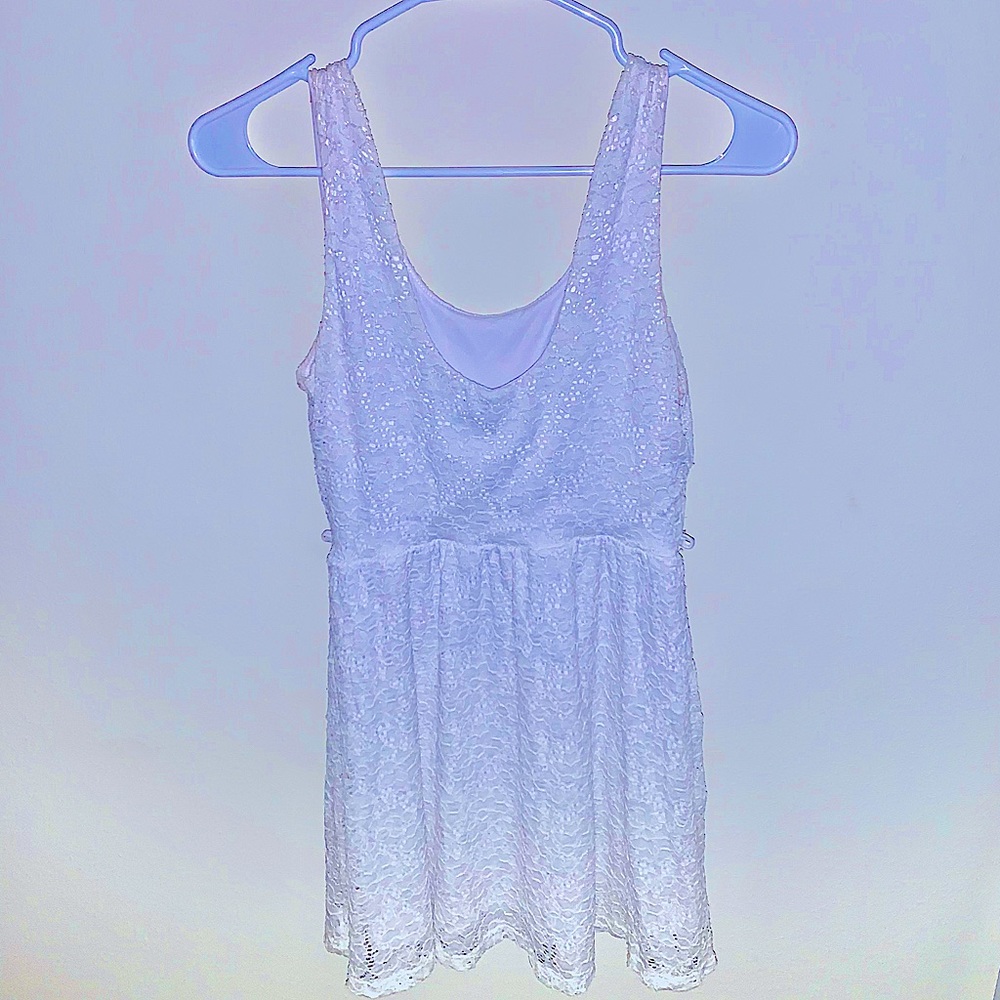 Cute white dress for any occasions: weddings,etc..
